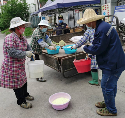 分发驱蛇药粉